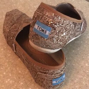 Toms Skip Ons gently Worn